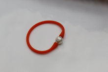 Load image into Gallery viewer, PEARL SILICONE BRACELET